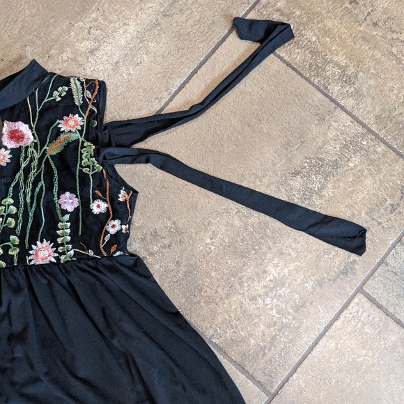 Zaful Mesh Embroidered Sleeveless Top Size XL Floral and Black - Picture 6 of 12